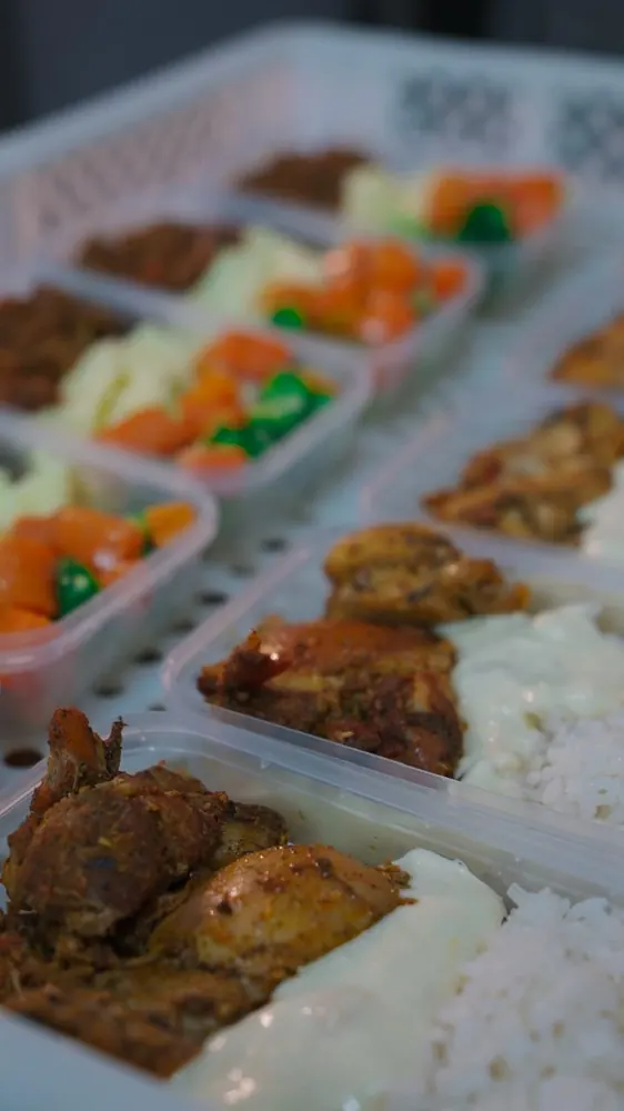Frango grelhado com arroz e purê